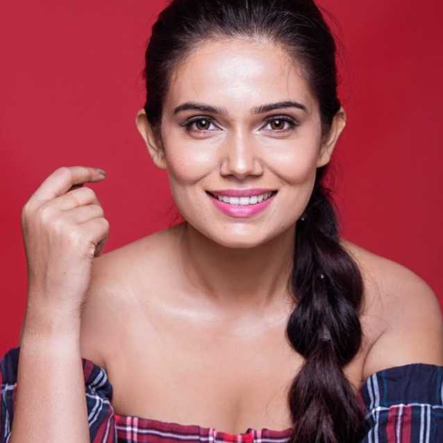 Celebrity Harshita Kashyap - Tring India