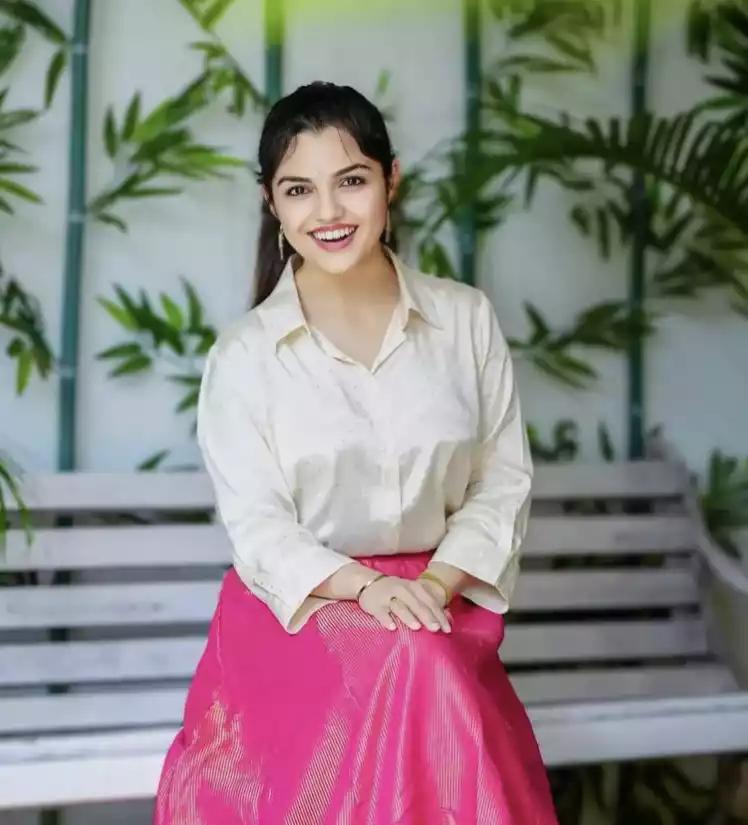 Celebrity Aarya Ambekar - Tring India