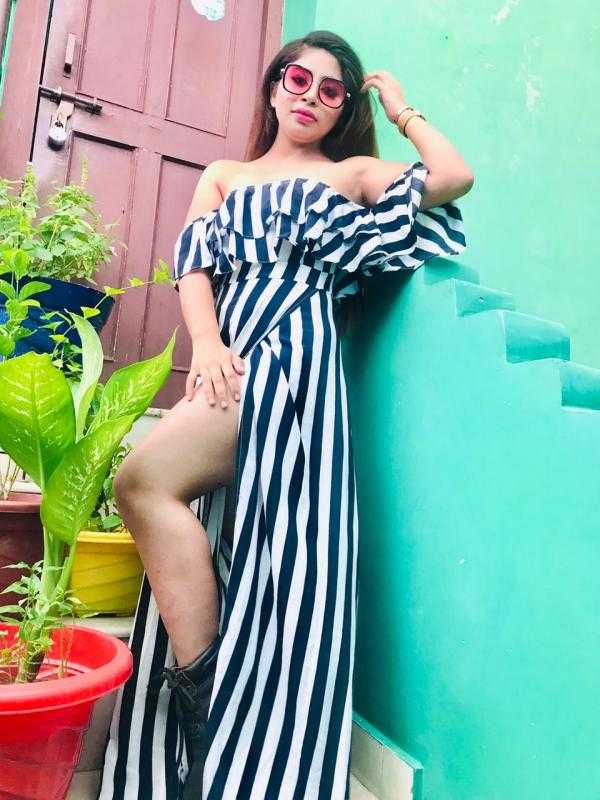 Celebrity Ayushi Rajput - Tring India