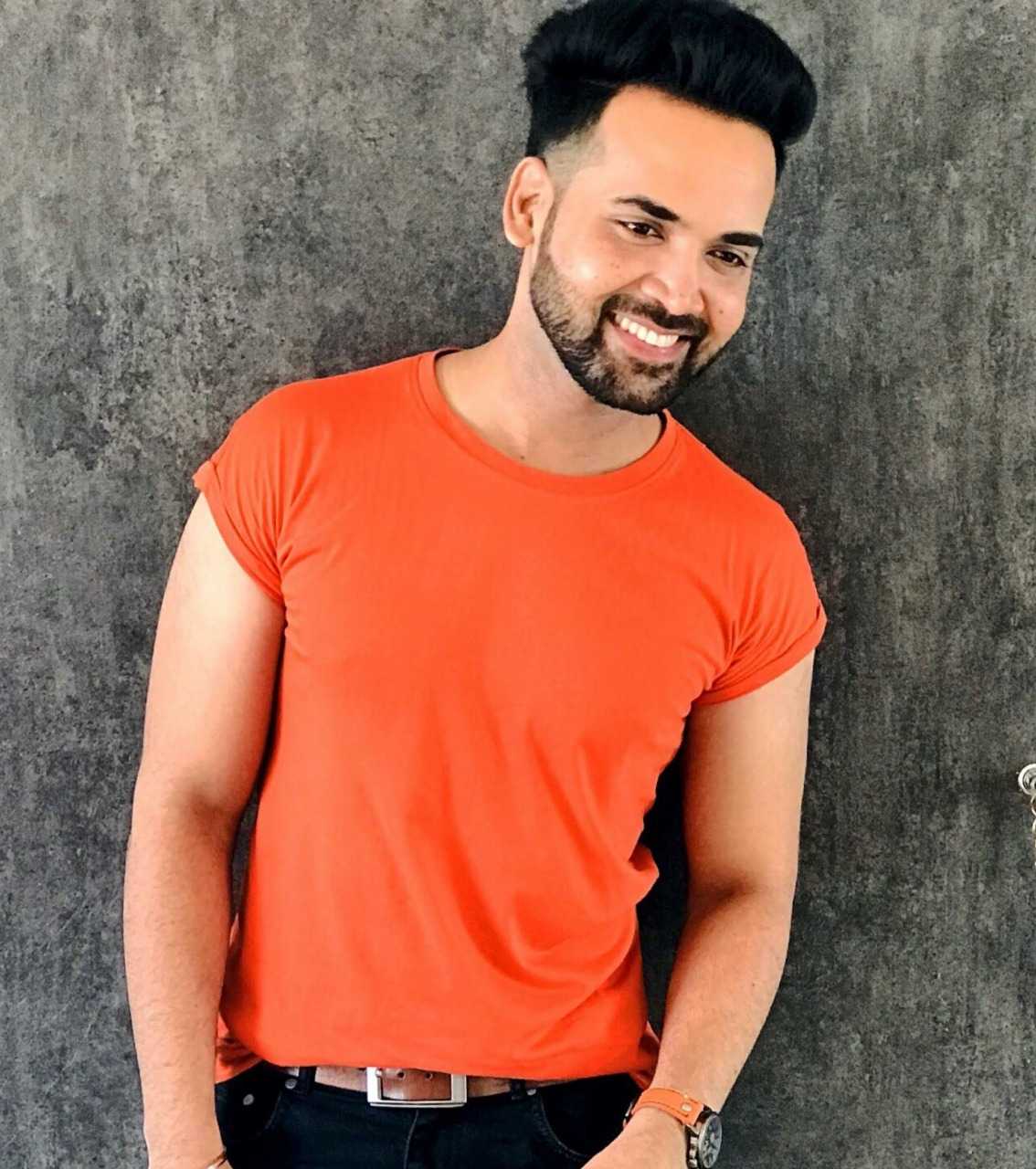 Celebrity Mahendra Pandey- Tring India