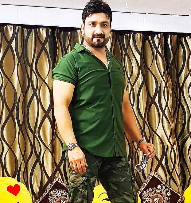 Celebrity Shahid Aly - Tring India