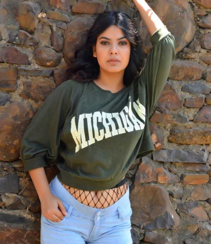 Celebrity Rashika Singh - Tring India