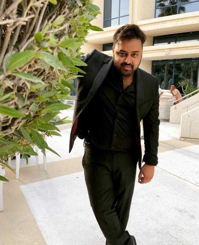 Celebrity Akshay Laxman - Tring India