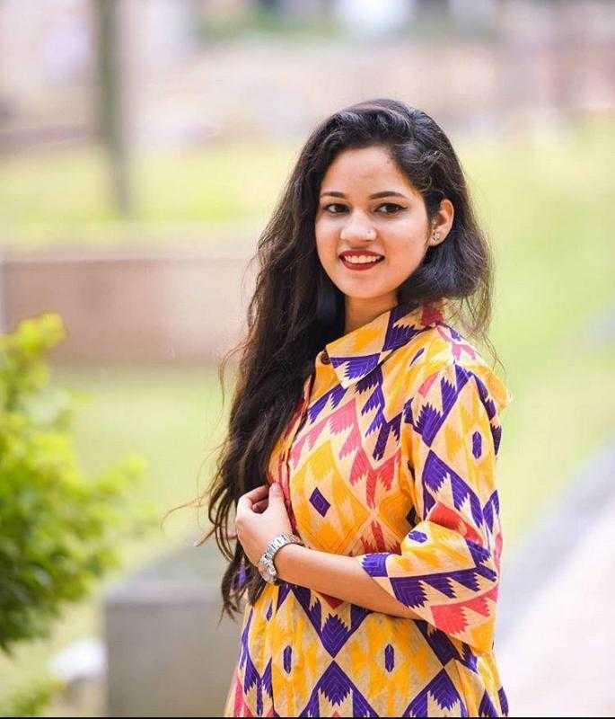 Celebrity Karishma Chaudhary - Tring India