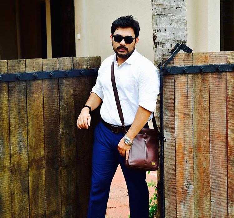 Celebrity Akshay Balwant Vartak - Tring India